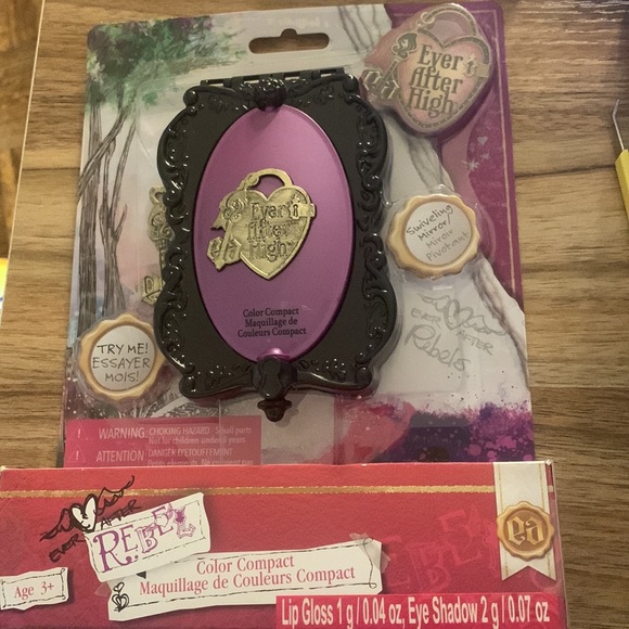 Ever After High Rebel Color Compact with Swivel Mirror - Picture 3 of 4